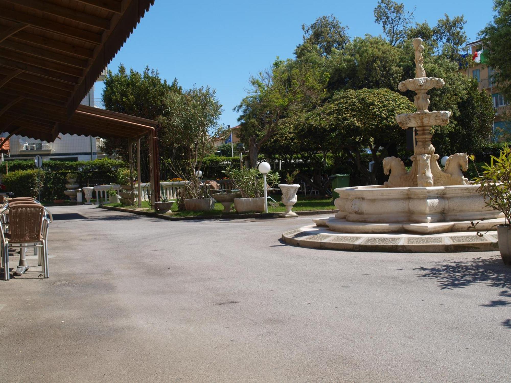 Hotel Villa Colombo Lido di Camaiore Exterior photo